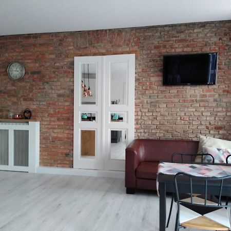 Apartament W Kamienicy Przy Plantach Калиш Экстерьер фото