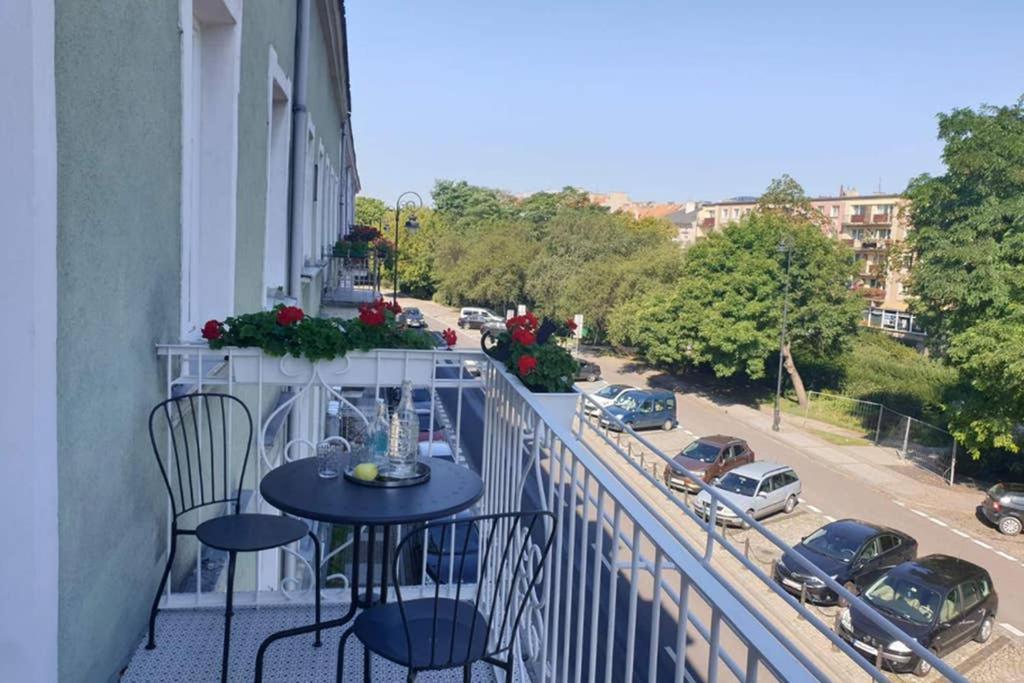 Apartament W Kamienicy Przy Plantach Калиш Экстерьер фото