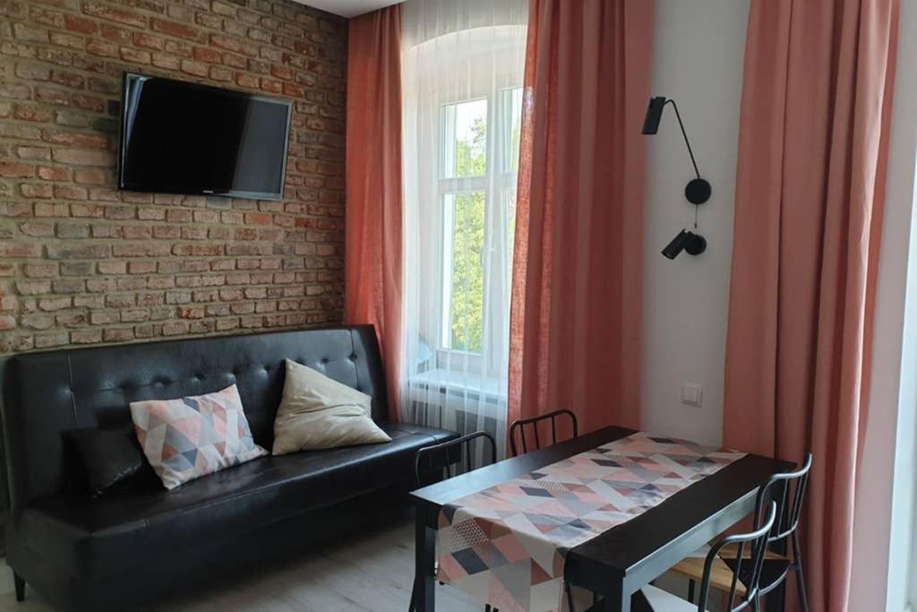 Apartament W Kamienicy Przy Plantach Калиш Экстерьер фото